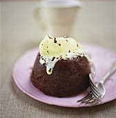 Turned-out chocolate pudding with vanilla ice cream