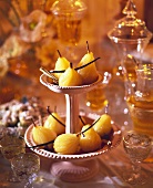 Spiced pears in white wine