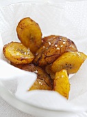 Fried banana slices on a kitchen cloth
