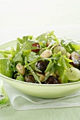 Rocket salad with grapes and almonds