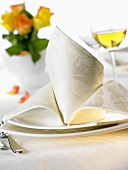 Napkin folding design: 'Bud'