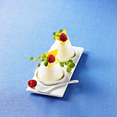 Panna Cotta mit Himbeeren und Orangen