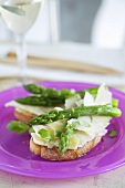 Crostini with Parmesan shavings and green asparagus