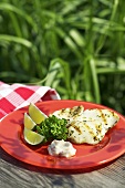 Gegrillte Tintenfische mit Limetten, Petersilie und Sauce