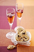 Cantuccini with two glasses of cranberry vodka