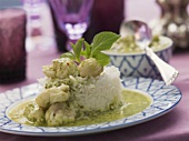 Grünes Seeteufel-Curry mit Reis
