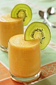 Melon cream in two glasses