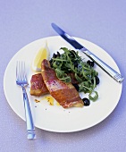 Fried ham-wrapped red mullet with rocket salad