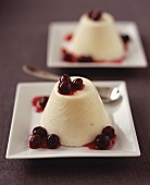 Yogurt mousse with blueberries and pacharán (anise-sloe liqueur)