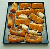 Baked pumpkin slices with fennel and garlic