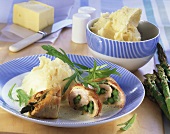 Turkey roulades filled with green asparagus, with tarragon sauce