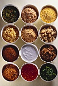 Gewürze, Saucen und andere Zutaten für die asiatische Küche