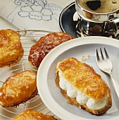 Filled 'Shoe soles' (Puff pastries with cream filling)