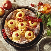 Cheesecake with apples and redcurrants