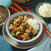 Chicken with vegetables and cashew nuts