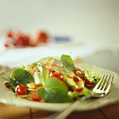 Salad leaves with cherry tomatoes, apples, avocado & nuts