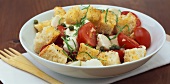 Panzanella con la mozzarella (Brotsalat mit Mozzarella)