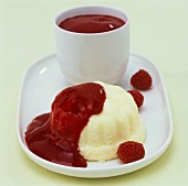 Semolina flummery with raspberry puree