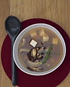 Miso-Suppe mit Shiitake-Pilzen und Tofu