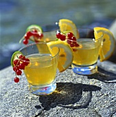 Refreshing lemon drink (made with tea or Bacardi)