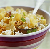 Pasta with sheep's cheese and walnuts