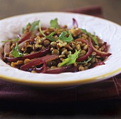 Lentil salad with red onions, rocket and walnuts