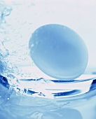 Eine Tablette wird in Wasser aufgelöst