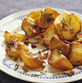 Roast potatoes with rosemary and bacon