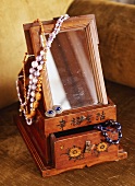 Jewellery box with mirror