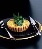 Small seafood tart