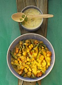 Vegetable curry with sweet potatoes and yoghurt dip