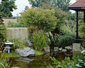 Japanischer Garten mit kleinem Teich