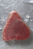 Eine Scheibe frisches Thunfischfilet
