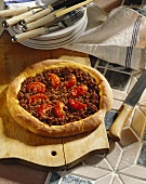 Pizza mit Hackfleisch und Tomaten (Türkei)