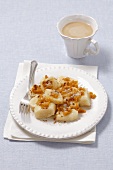 Quark dumplings with butter crumbs and coffee