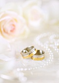 Wedding rings decorated with beads and flowers