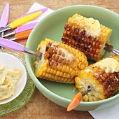 Grilled corn cobs with garlic butter