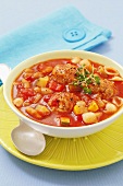 Tomato soup with meatballs, courgette and pasta