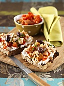 Open sandwiches with cream cheese and rabbit