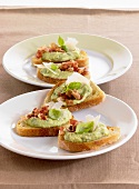 Crostini mit Avocadocreme