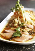 Mariniertes Thunfisch-Sashimi