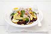 Bean salad with courgettes, tomatoes, avocado, onion and egg