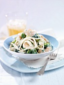 Linguine with broccoli and prawns