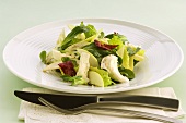 Salad leaves with apple and mozzarella