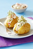 Potatoes with vegetable quark and sprouts