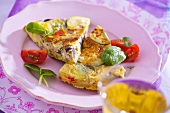 Zucchinifrittata mit schwarzen Oliven