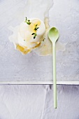 Frozen yoghurt with thyme honey and thyme