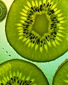 Slices of kiwi fruit (close-up)