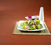 Asiatischer Salat mit Hähnchenbrust