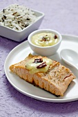 Grilled salmon fillet with white chocolate sauce